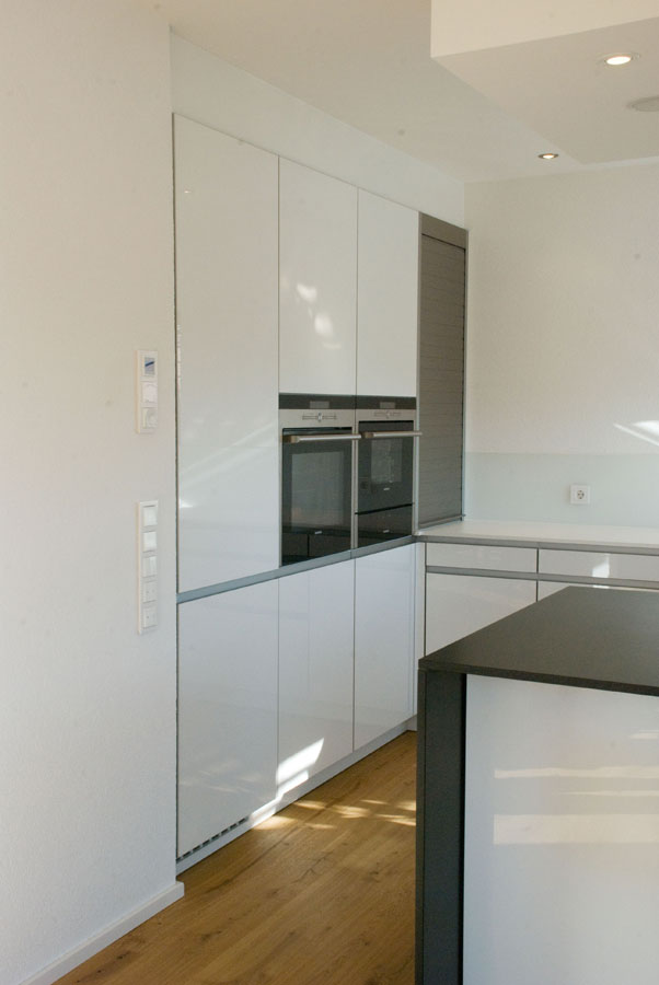 Küche, Bad und Schränke