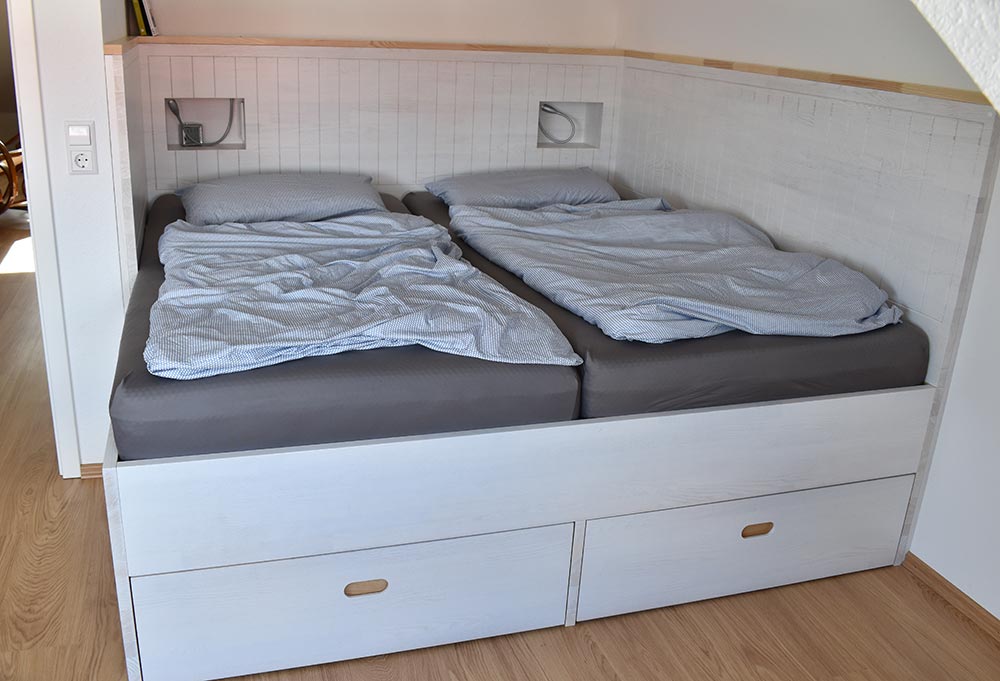 Doppelbett aus Esche-Leimholz